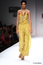 Model walk the ramp for Virtues Show at Wills Lifestyle India Fashion Week 2012 day 5 on 10th Oct 2012 (164).JPG